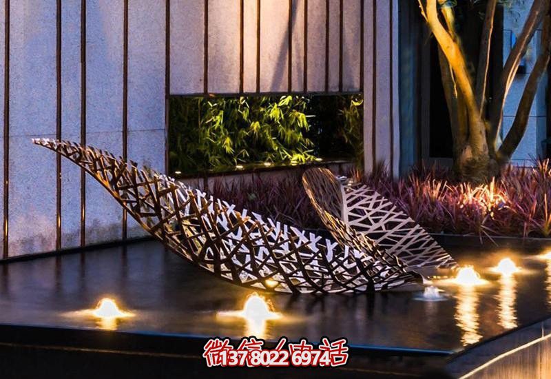 不銹鋼樹(shù)葉鏤空雕塑，給戶(hù)外和酒店環(huán)境帶來(lái)優(yōu)雅氣息