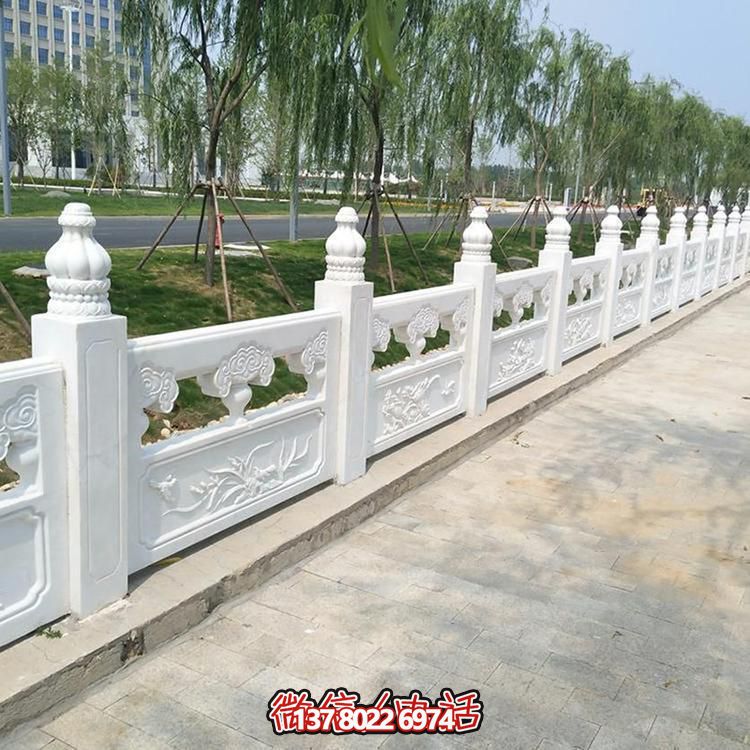 經(jīng)典石雕精美欄桿，增添校園美麗