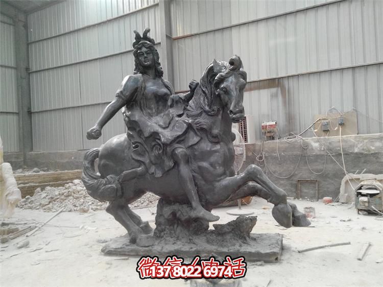 超越傳統(tǒng)，探索未知的玻璃鋼騎馬擺件