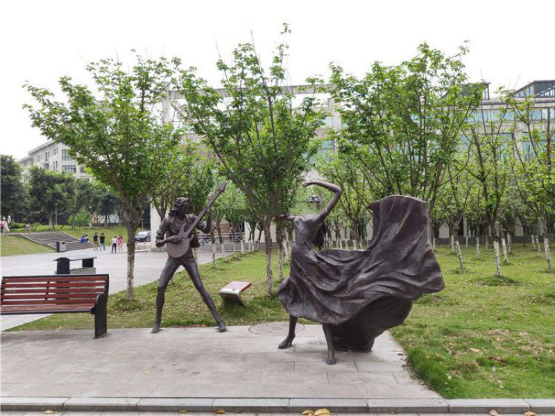 重慶農(nóng)機學(xué)校銅雕人物